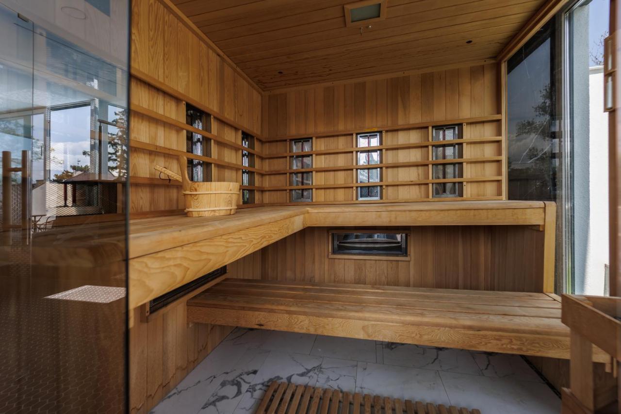Bauhaus Penthouse Wellness 1 * Siófok