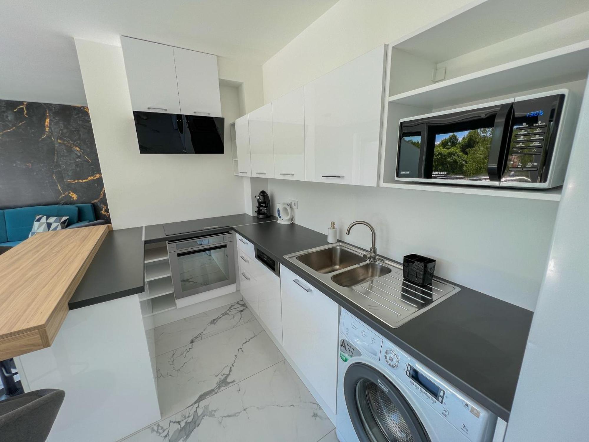 Bauhaus Penthouse Wellness 1 Шиофок